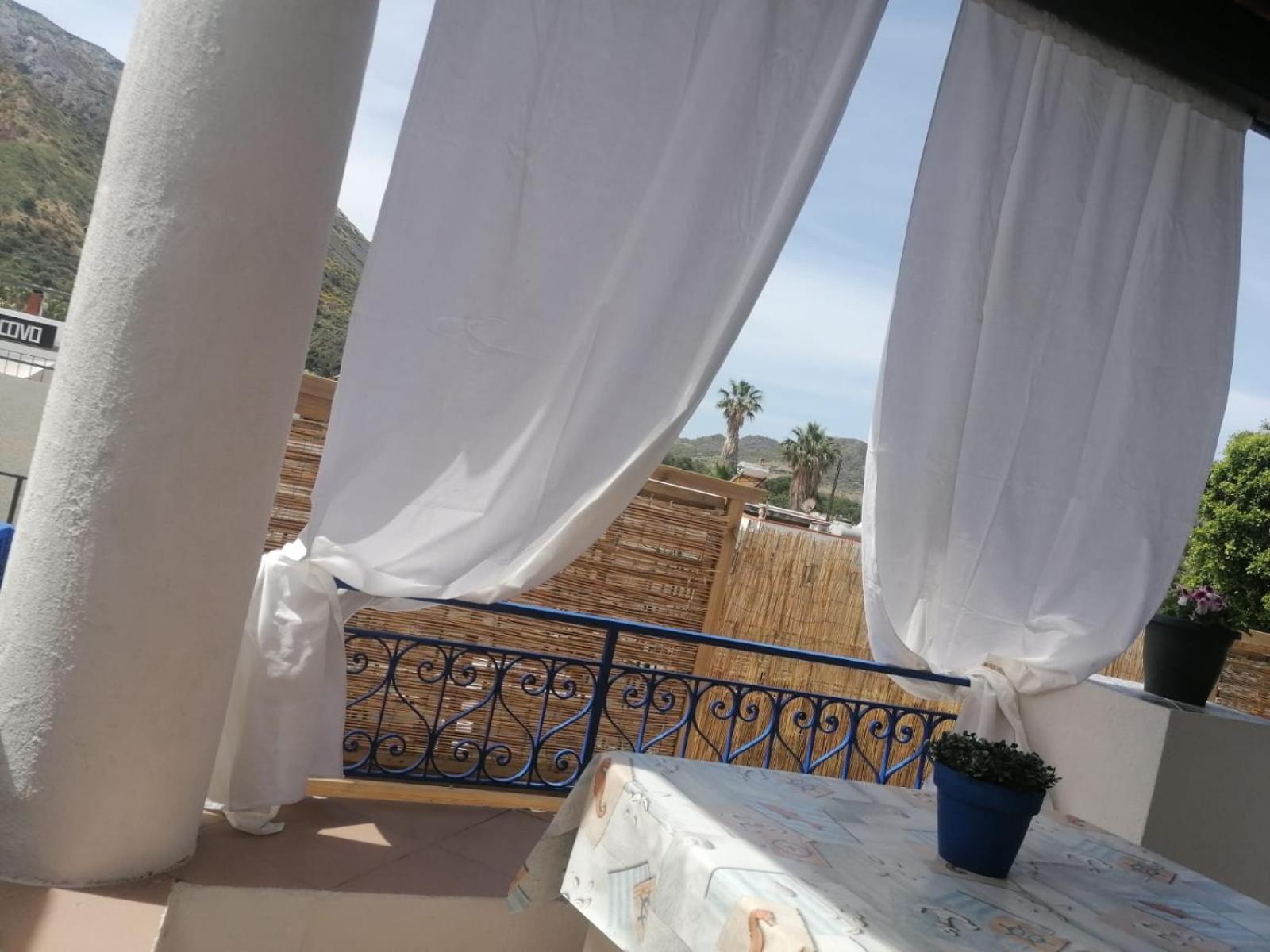 Casa Gambale Al Porto Vulcano (Isola)